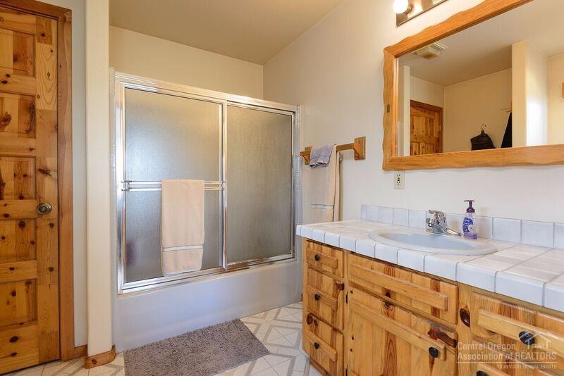 17614 Plainview Road Bend, OR 97703 - Photo 14 of 25 Gallery Image 14