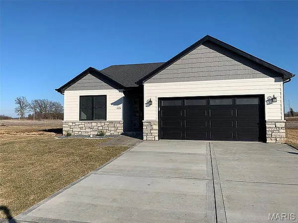 $400,000 | 440 Foxtail Drive, Freeburg, IL 62243