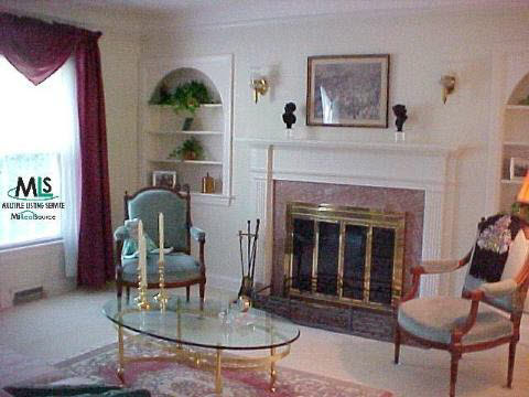 902 Roslyn Road Grosse Pointe, MI 48236 - Photo 2 of 8 779912-1.JPG