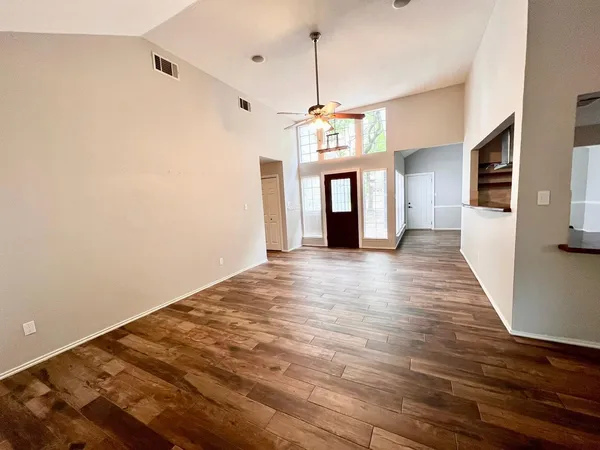 $2,100 | 40 Country Forest Court, The Woodlands, TX 77380