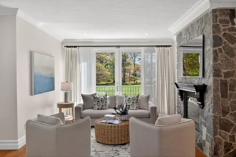 $989,000 | 2 Quinns Way, Unit 2, Mashpee, MA 02649