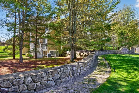 $989,000 | 2 Quinns Way, Unit 2, Mashpee, MA 02649