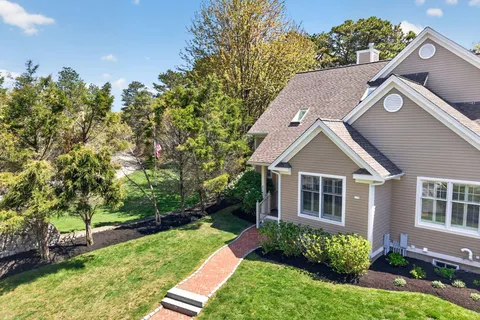 $989,000 | 2 Quinns Way, Unit 2, Mashpee, MA 02649