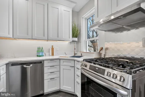 $925,000 | 654 Acker Place Northeast, Washington, DC 20002