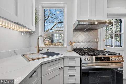 $925,000 | 654 Acker Place Northeast, Washington, DC 20002