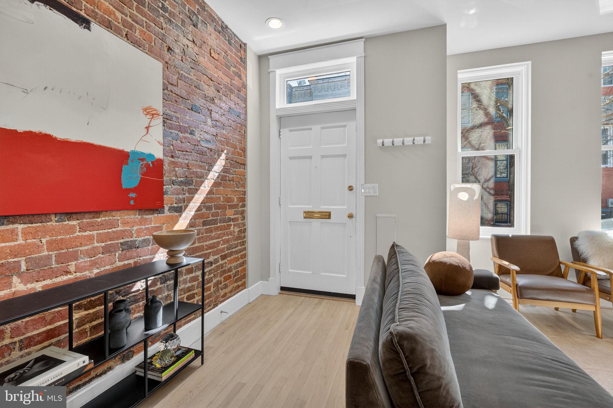 654 Acker Place Northeast Washington, DC 20002 - Photo 4 of 38