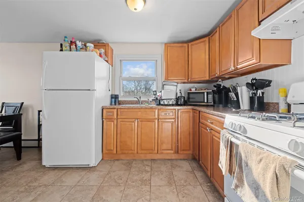 $2,300 | 733 14th Street, West Babylon, NY 11704