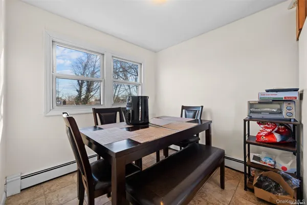 $2,300 | 733 14th Street, West Babylon, NY 11704