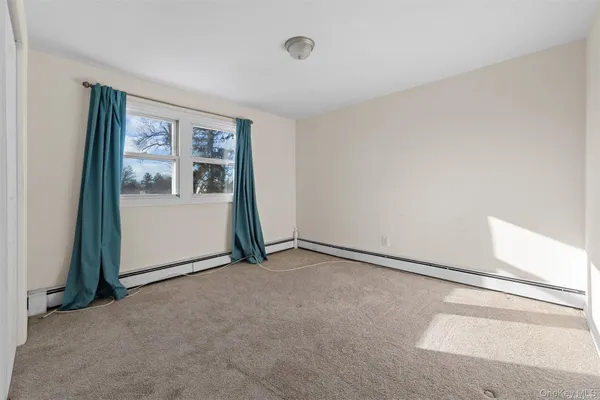 $2,300 | 733 14th Street, West Babylon, NY 11704