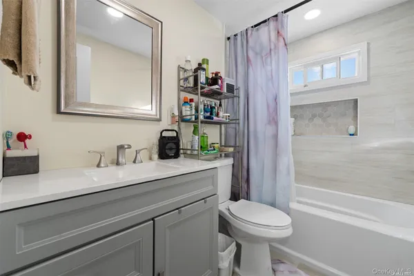 $2,300 | 733 14th Street, West Babylon, NY 11704