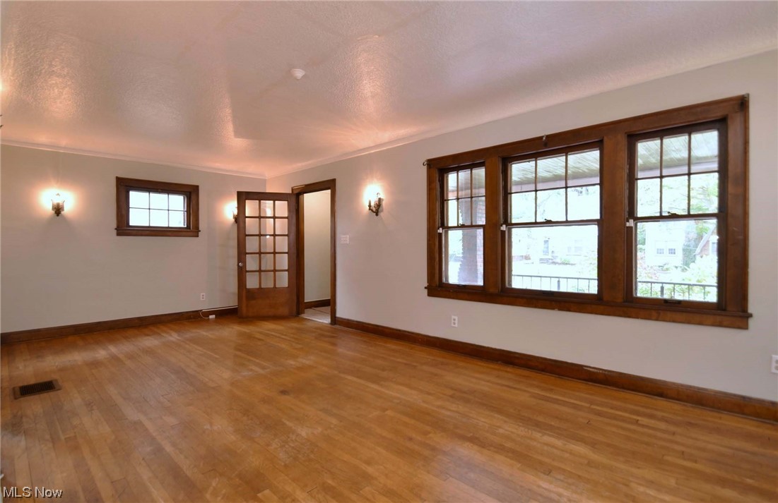 1135 Plainfield Road Cleveland, OH 44121 - Photo 9 of 32 Front/Living Room-wonderful light