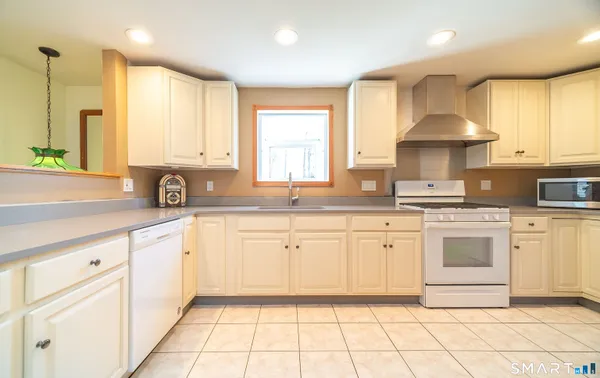 $369,900 | 16 Featherbed Lane, Branford, CT 06405