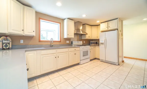 $369,900 | 16 Featherbed Lane, Branford, CT 06405