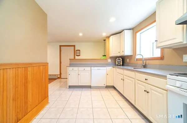 $369,900 | 16 Featherbed Lane, Branford, CT 06405