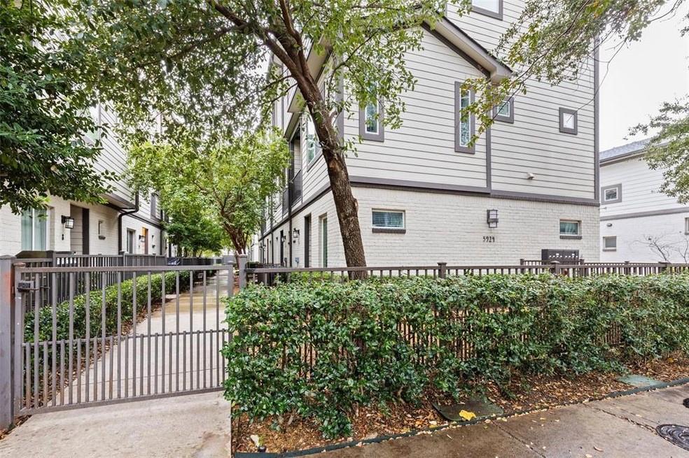 5924 Hudson Street, Unit F Dallas, TX 75206 - Photo 22 of 25 front view of a house with a garden
