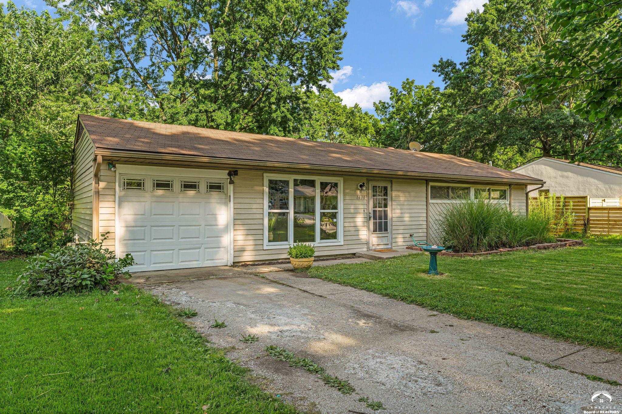 1630 Delaware Street Lawrence, KS 66044 - Photo 7 of 37