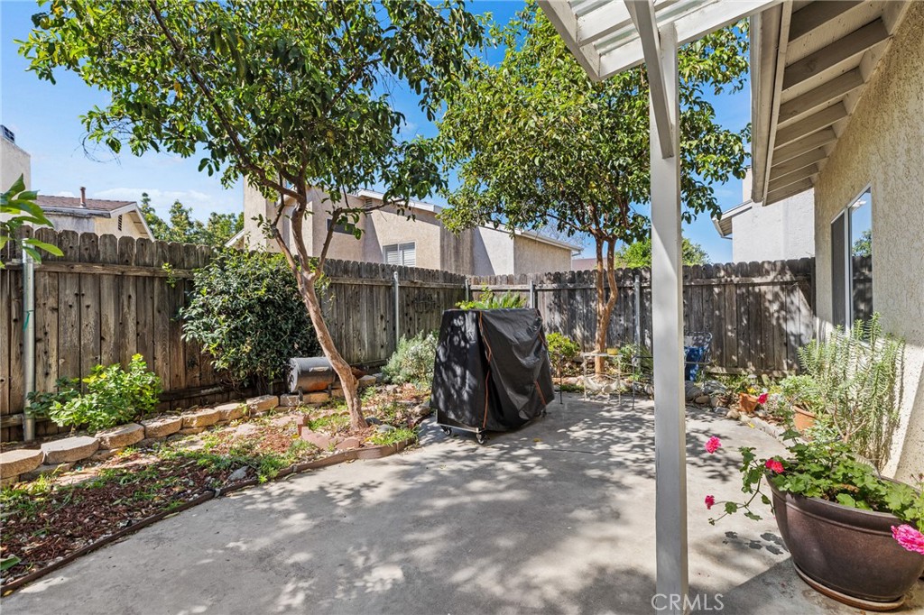 11545 Honeyglen Road Pacoima, CA 91331 - Photo 9 of 28
