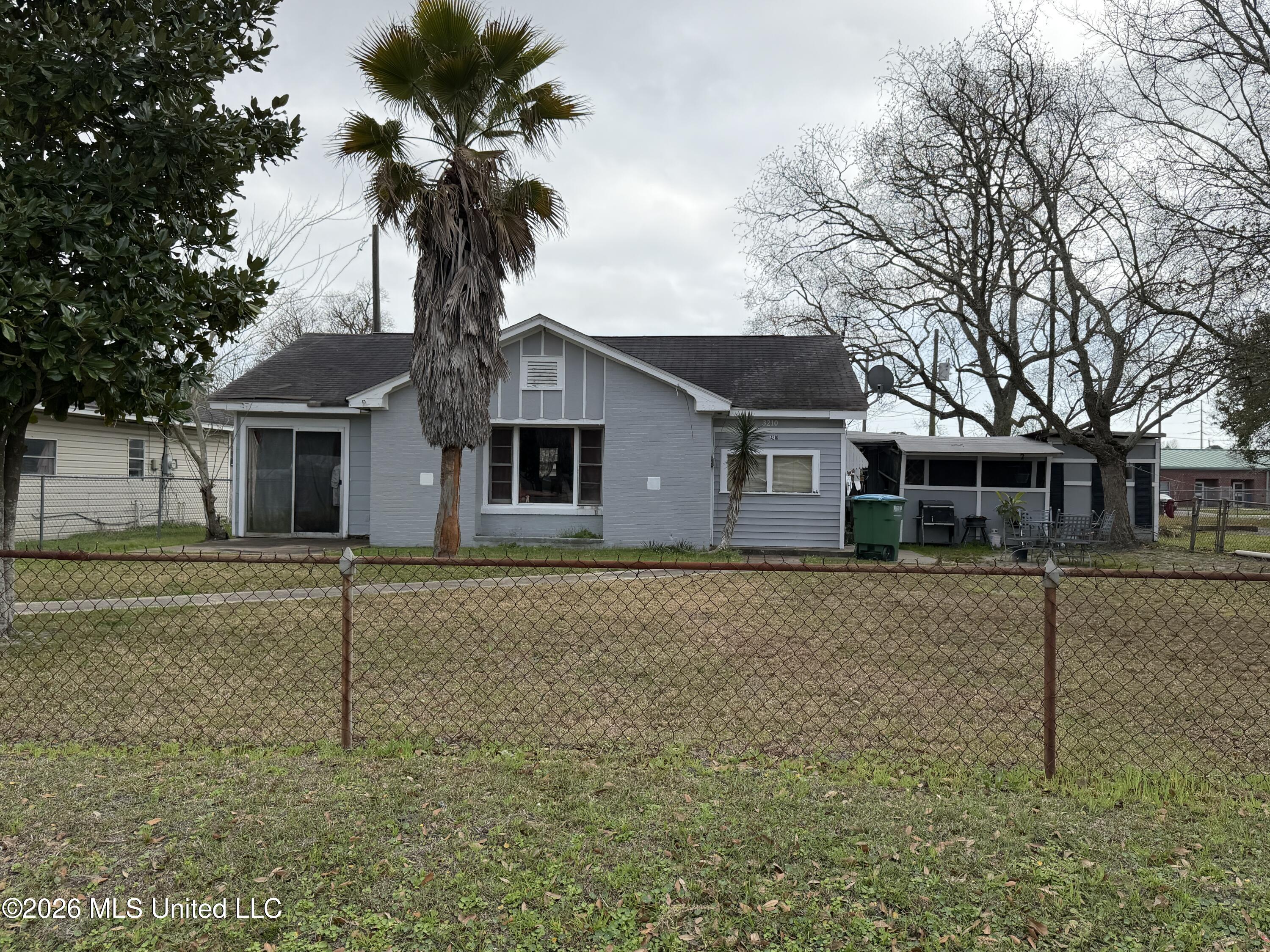 3210 Old Mobile Avenue Pascagoula, MS 39581 - Photo 1 of 3 IMG_1269 2