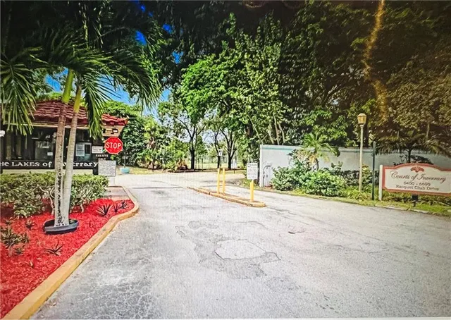 $113,500 | 3330 Spanish Moss Terrace, Unit 406, Lauderhill, FL 33319