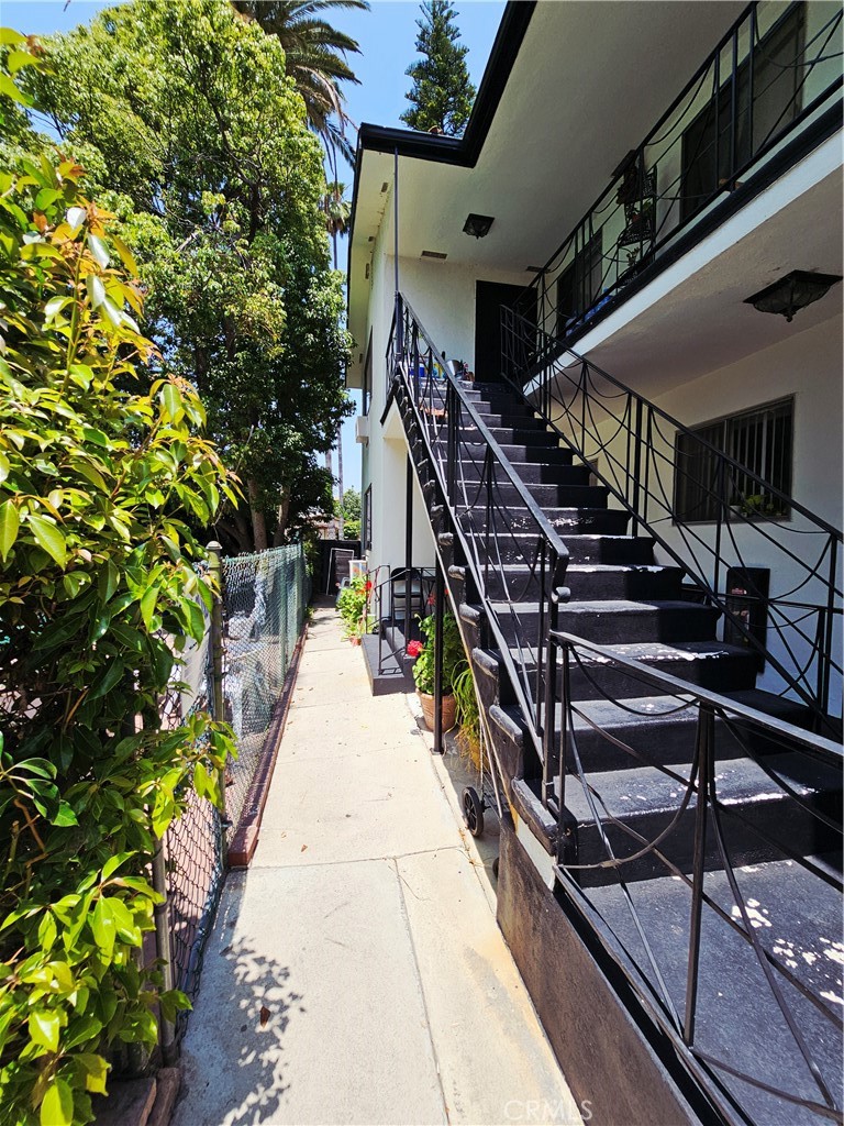 1142 Western Avenue Glendale, CA 91201 - Photo 12 of 23 a picture of stairs