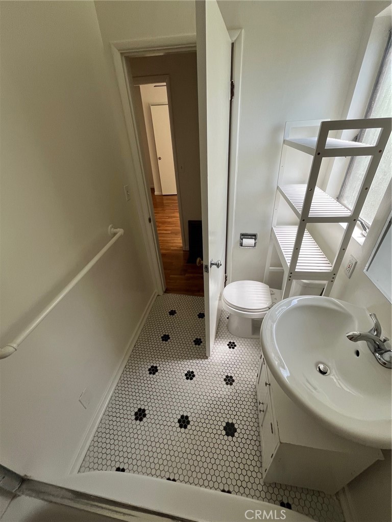 1142 Western Avenue Glendale, CA 91201 - Photo 23 of 23 a bathroom with a bathtub and a sink