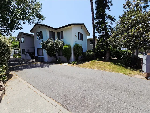 a view of a backyard with sitting area