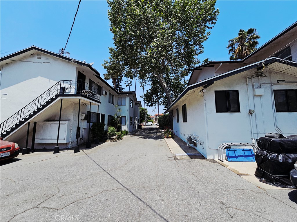 1142 Western Avenue Glendale, CA 91201 - Photo 9 of 23 a car park in front of house