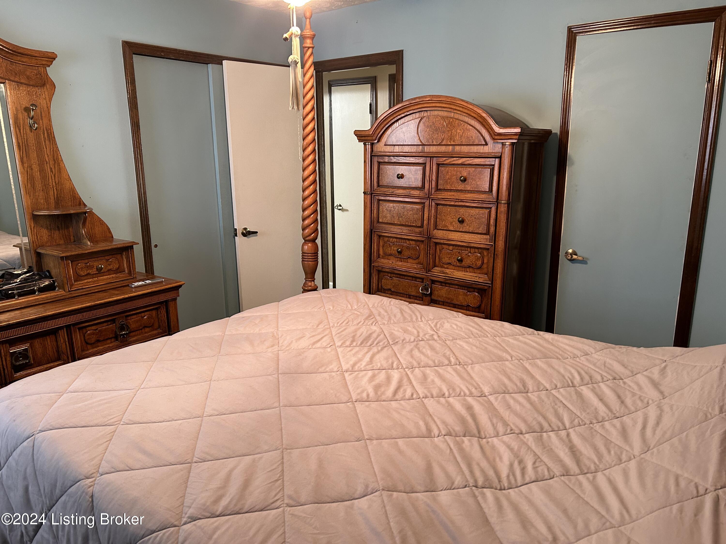 8212 Rochelle Road Louisville, KY 40228 - Photo 11 of 23 IMG_2998