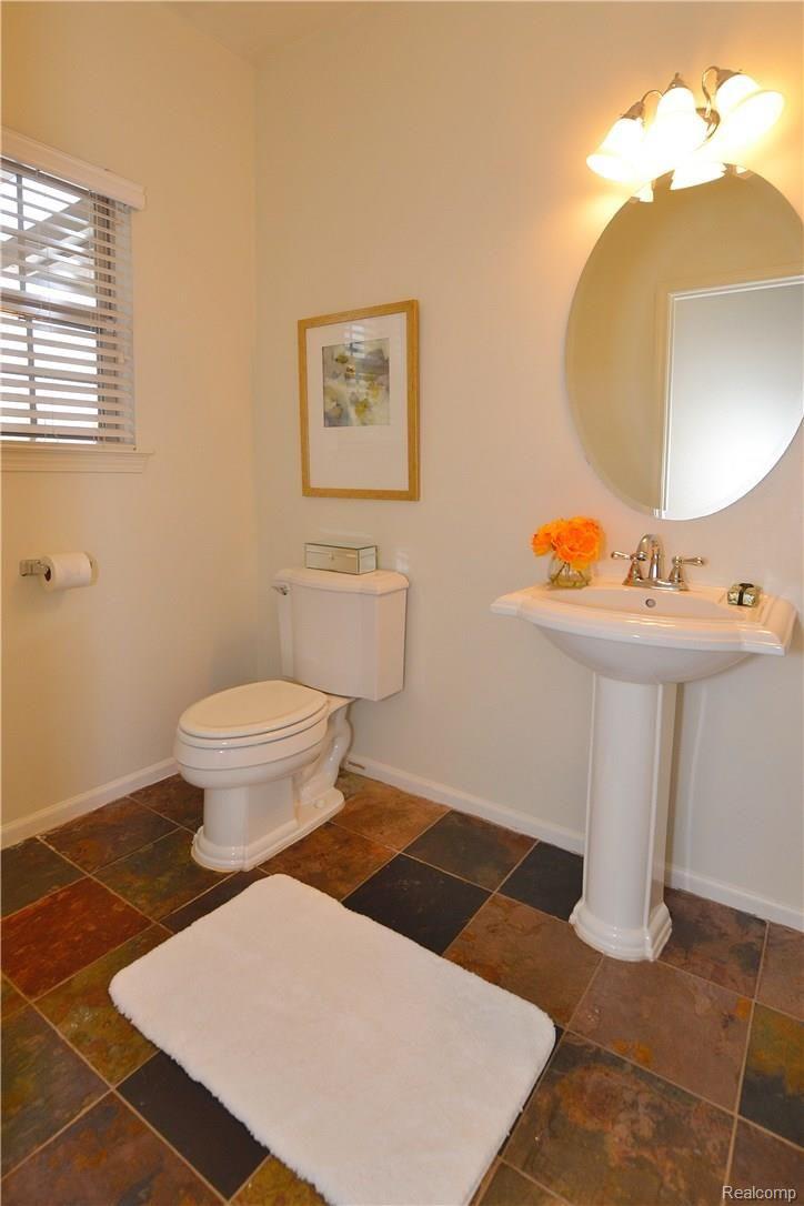 3706 Winding Brk Circle, Unit 42 Rochester, MI 48309 - Photo 17 of 30 1st Floor Powder Room