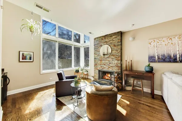$830,000 | 1632 West Julian Street, Unit 1W, Chicago, IL 60622