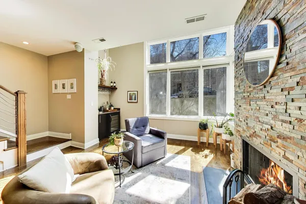 $830,000 | 1632 West Julian Street, Unit 1W, Chicago, IL 60622