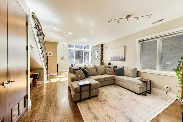 $830,000 | 1632 West Julian Street, Unit 1W, Chicago, IL 60622