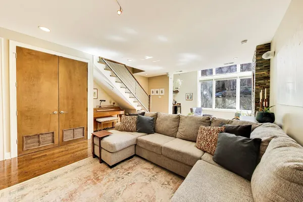 $830,000 | 1632 West Julian Street, Unit 1W, Chicago, IL 60622