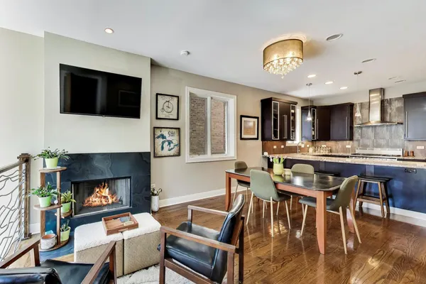 $830,000 | 1632 West Julian Street, Unit 1W, Chicago, IL 60622
