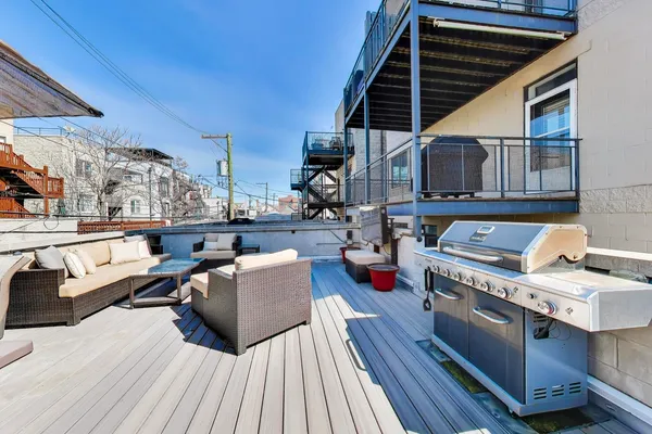 $830,000 | 1632 West Julian Street, Unit 1W, Chicago, IL 60622