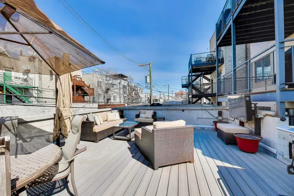 $830,000 | 1632 West Julian Street, Unit 1W, Chicago, IL 60622