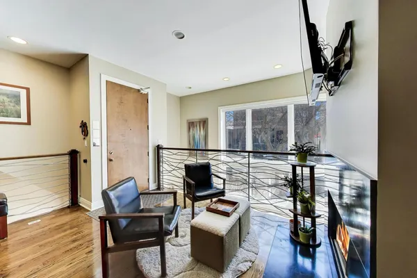 $830,000 | 1632 West Julian Street, Unit 1W, Chicago, IL 60622