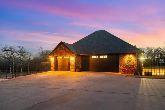 a view of an empty room with a yard