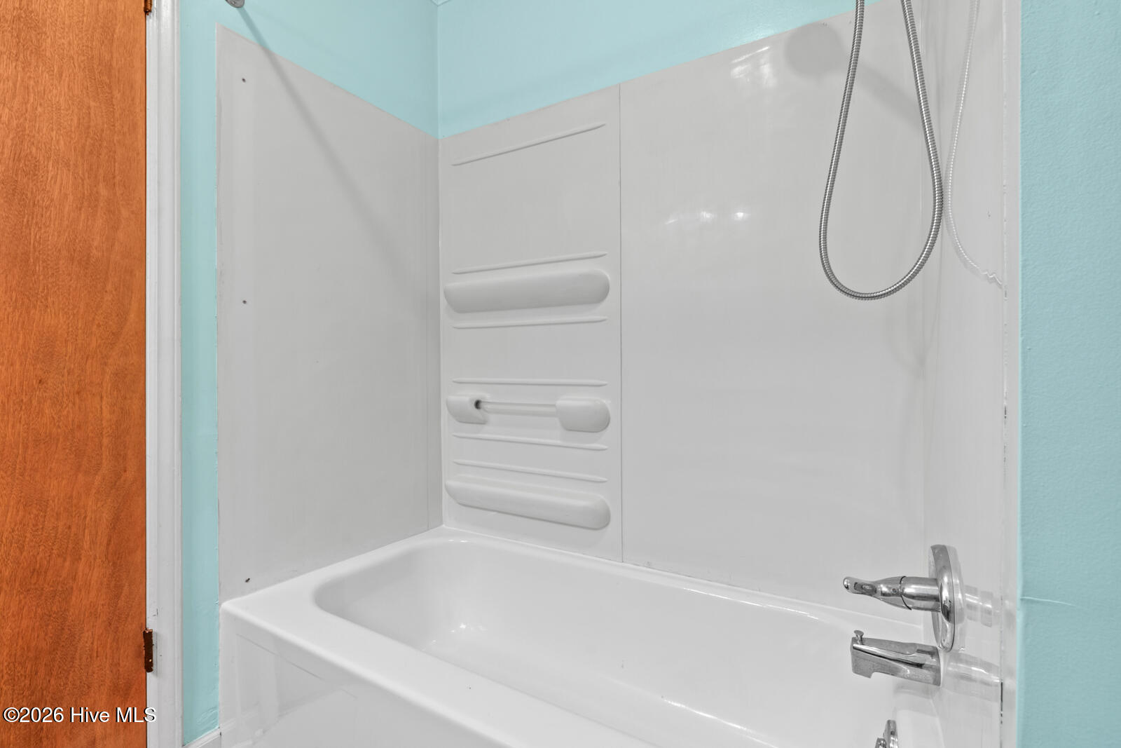 6 Laran Road Jacksonville, NC 28540 - Photo 33 of 41 2nd Full Bath With Updated Shower/Bathtub