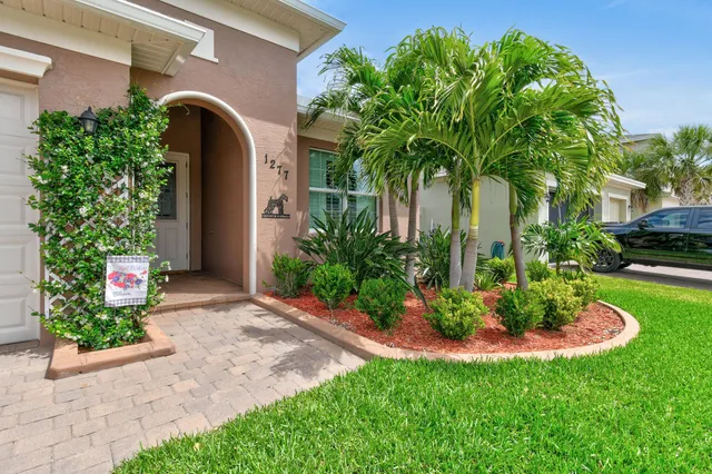$2,350 | 1277 Northwest Leonardo Circle | Vizcaya Falls