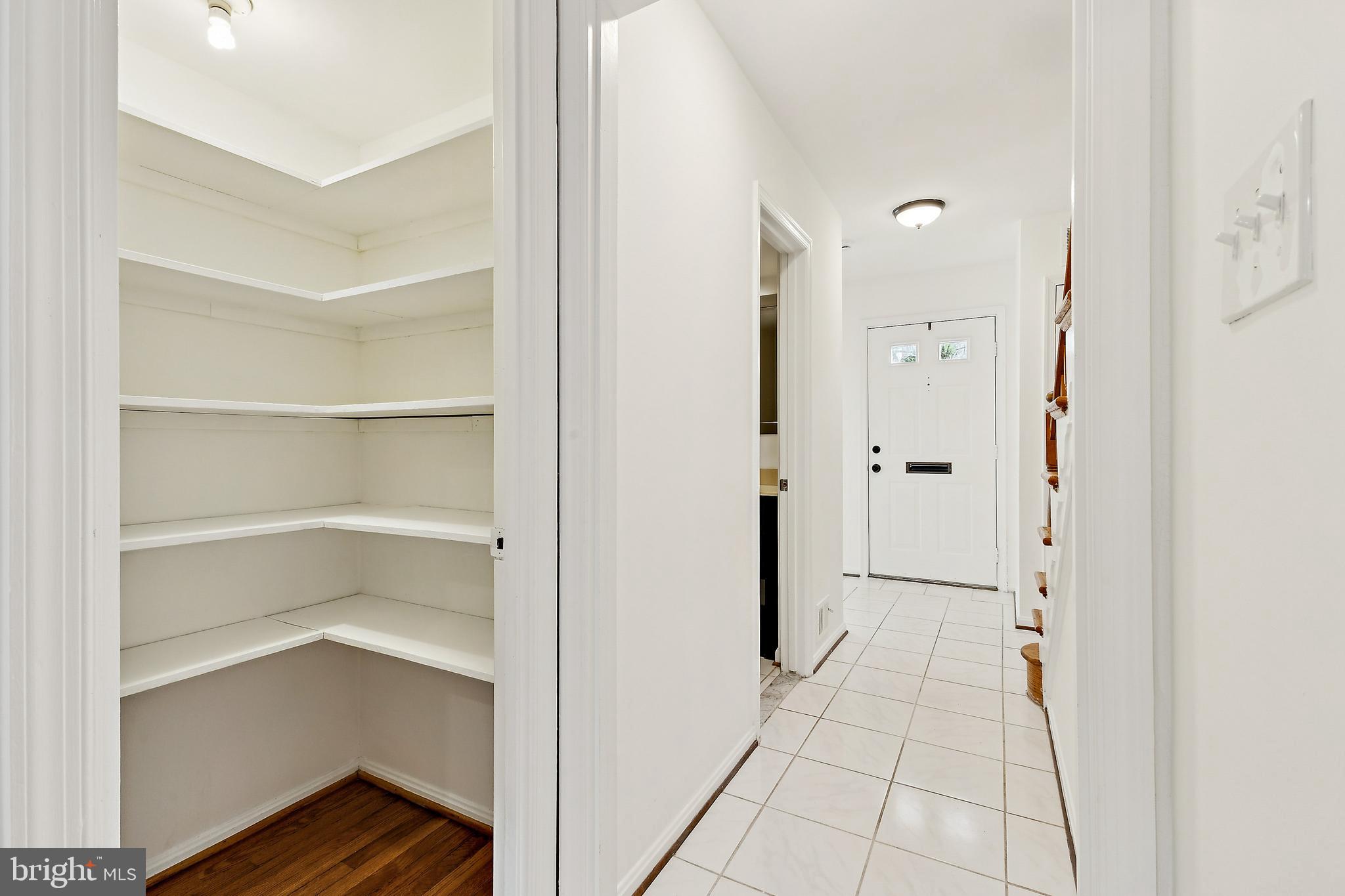 9896 Cardinal Road Fairfax, VA 22030 - Photo 14 of 44