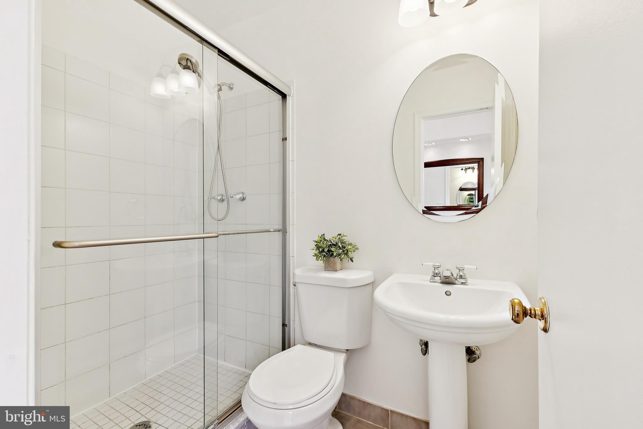 9896 Cardinal Road Fairfax, VA 22030 - Photo 21 of 44 a bathroom with a sink toilet and shower