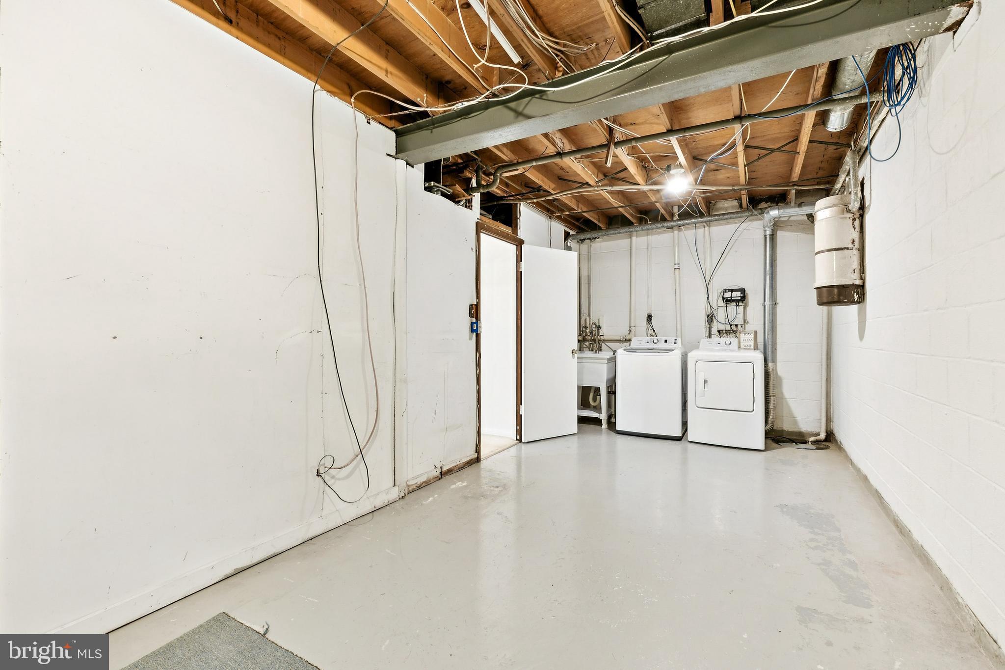 9896 Cardinal Road Fairfax, VA 22030 - Photo 33 of 44 a utility room with dryer and washer