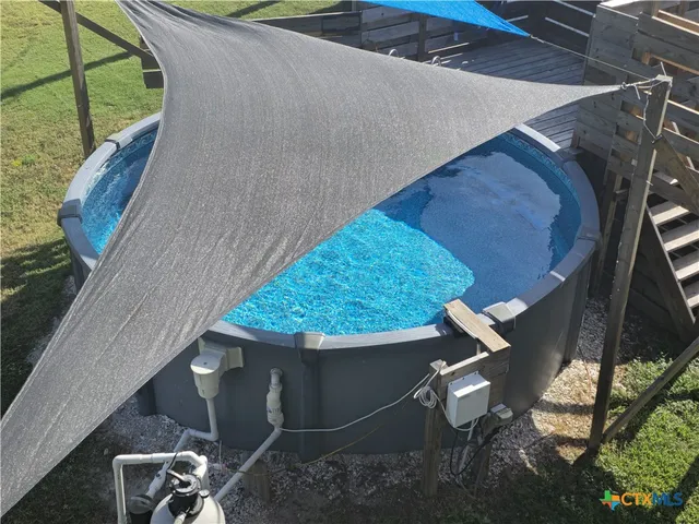 a view of entryway with outdoor area