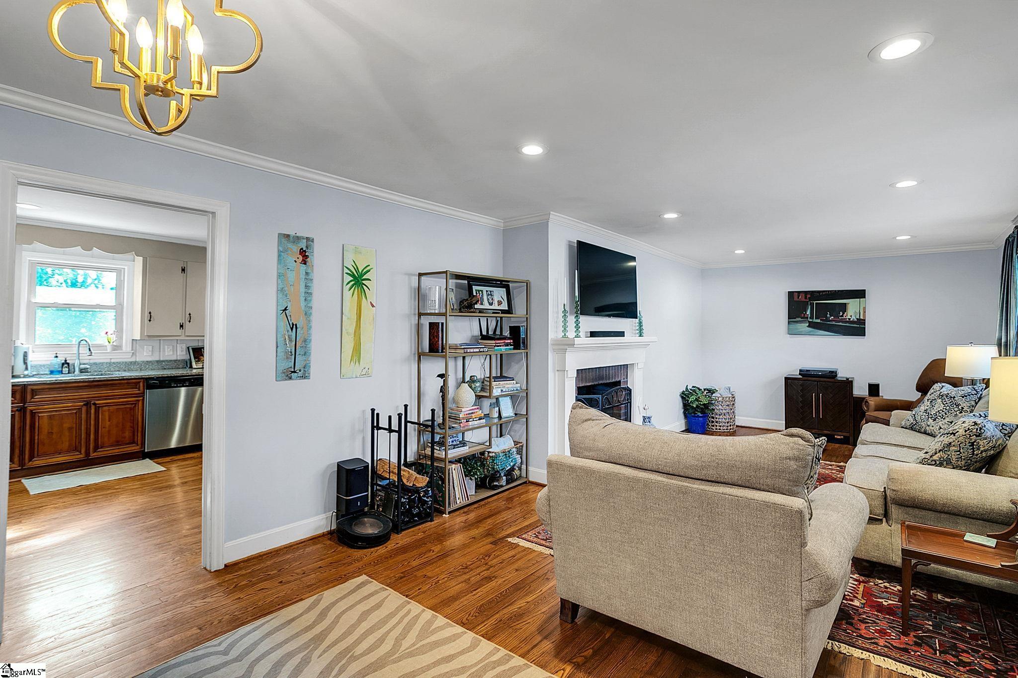 200 Lowndes Avenue Greenville, SC 29607 - Photo 3 of 31