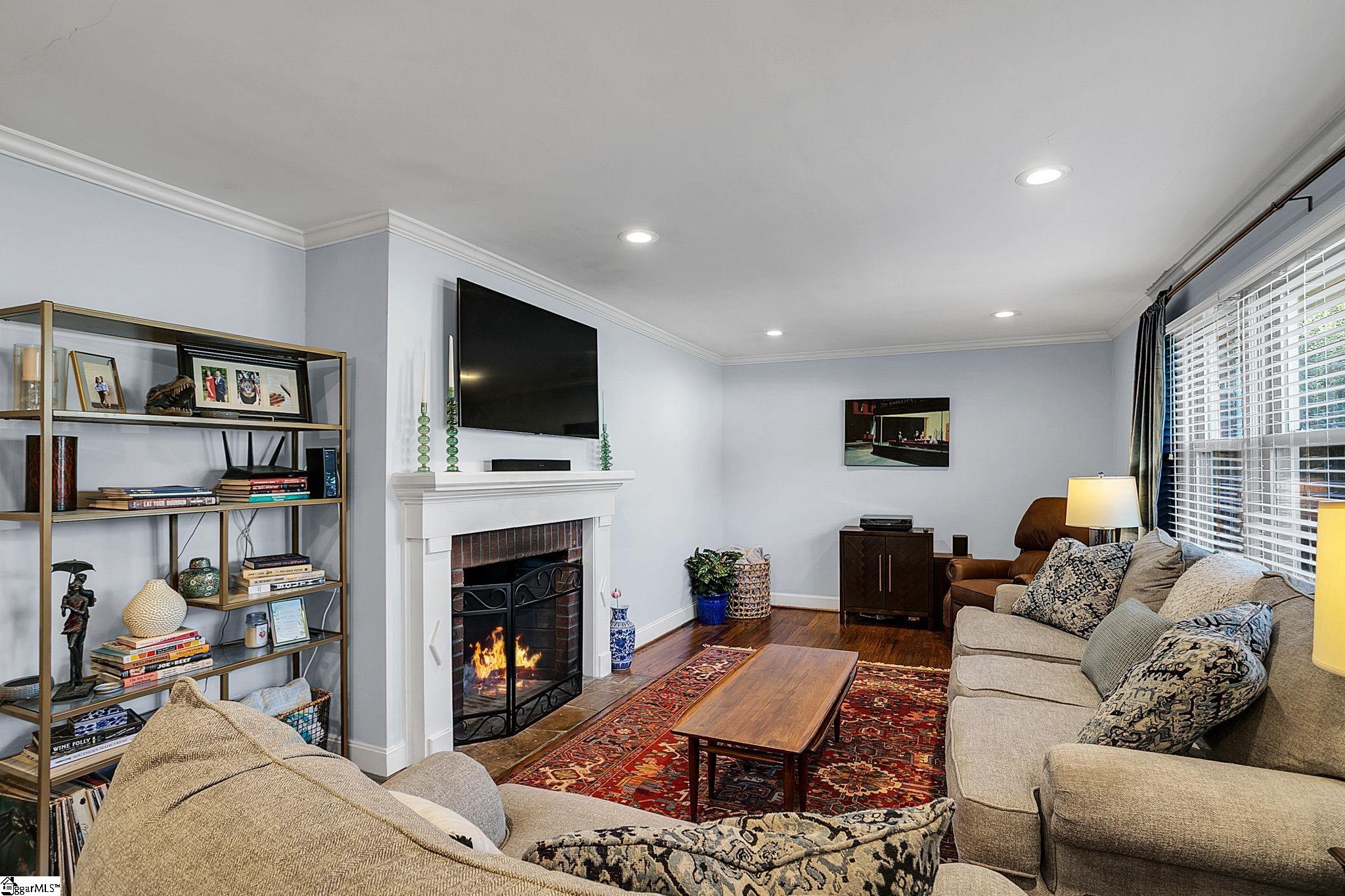 200 Lowndes Avenue Greenville, SC 29607 - Photo 4 of 31