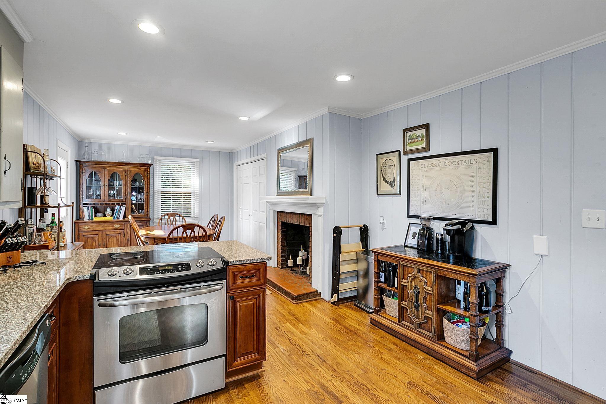 200 Lowndes Avenue Greenville, SC 29607 - Photo 8 of 31