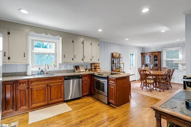 $450,000 | 200 Lowndes Avenue, Greenville, SC 29607