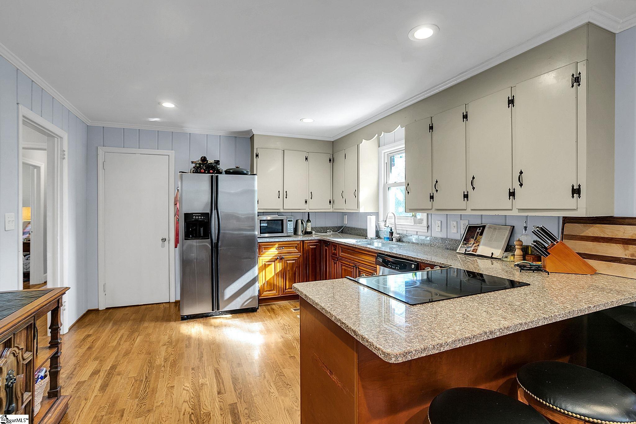 200 Lowndes Avenue Greenville, SC 29607 - Photo 9 of 31