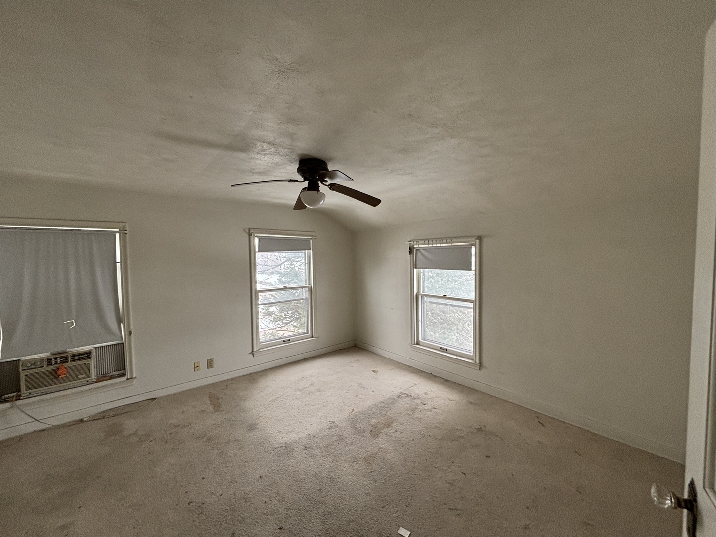 2235 Pershing Boulevard Clinton, IA 52732 - Photo 7 of 11